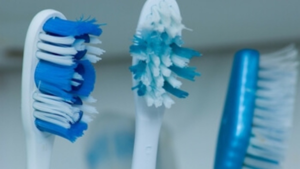 Which type of brush you should use daily and its benefits in telugu