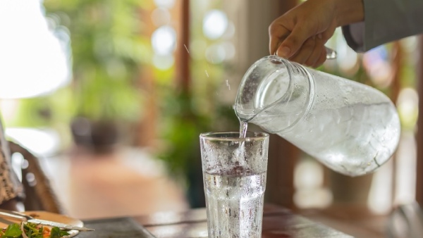 Does drinking cold water in extreme heat cause death What experts are saying