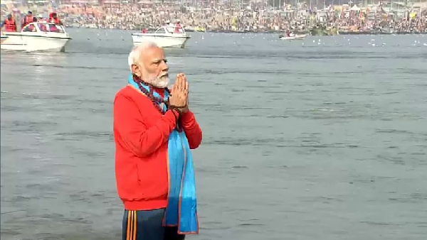 mahakumbh mela 2025 pm modi takes a holy dip at tiveni sangam in prayagraj