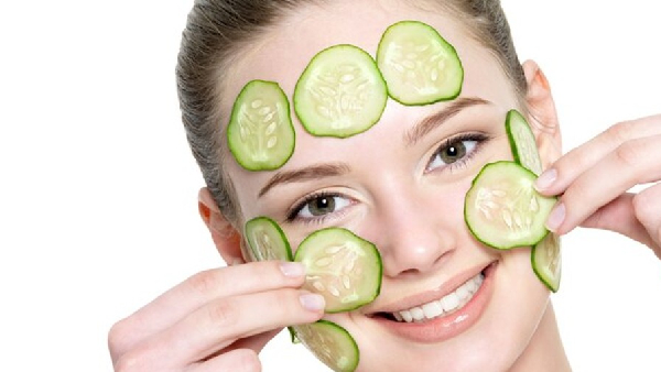 cucumber for skin summer see how to apply cucumber toner on face
