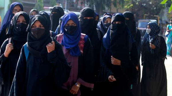 Pakistan should send beautiful women to usa to counter india pak journalist video viral