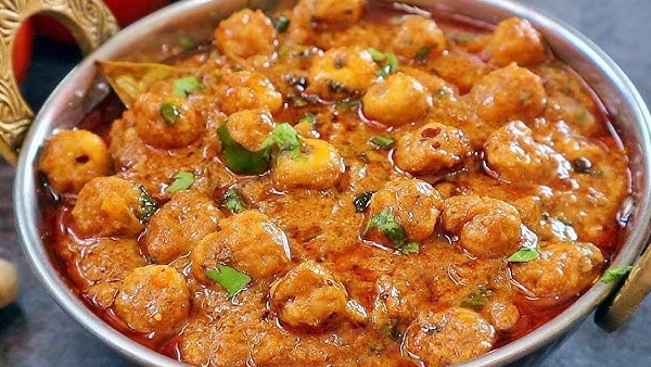 Hotel style phool makhana masala curry recipe in telugu