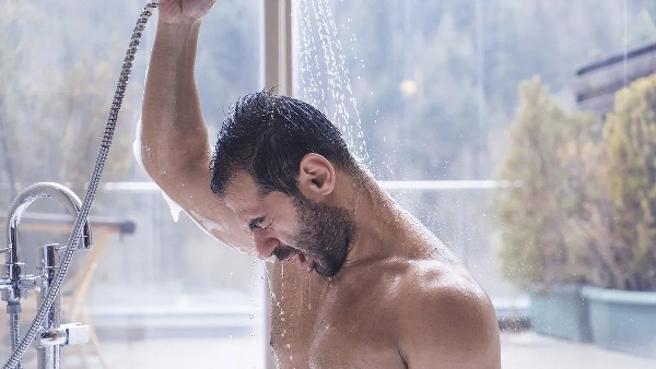 Skipping Baths in Winter for a Longer Life The Truth Behind the Viral Claim