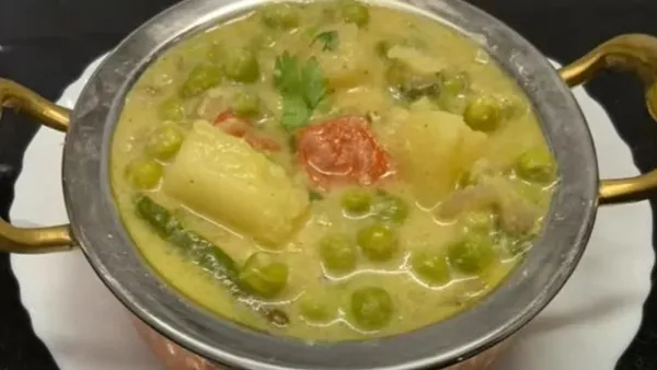 Restaurant-Style Potato and Green Pea Kurma Recipe The Perfect Side for Poori