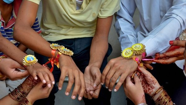 Raksha Bandhan 2025 auspicious time to tie rakhi how many knots should you tie when to remove