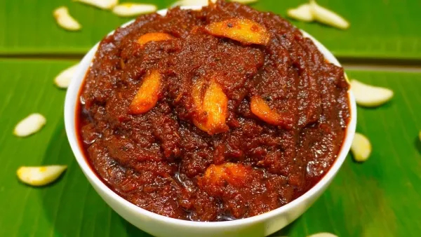 The perfect side dish for your breakfast A delicious and tangy Curry Leaf Garlic Thokku Recipe in Telugu