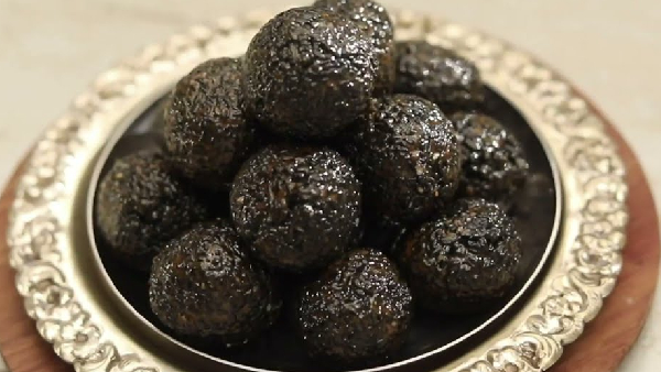 Nalla Nuvvula Laddu Recipe in Telugu powerful sweet rich in iron and calcium perfect for health