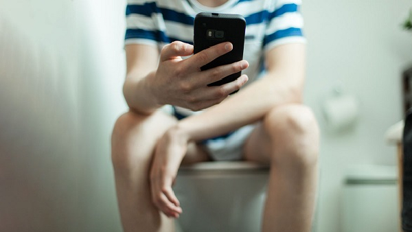 Sitting on the Toilet with Your Phone Shocking Link Between Your Smartphone and Hemorrhoids