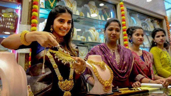 Buying Gold This Dhanteras Avoid Scams with These Expert Tips