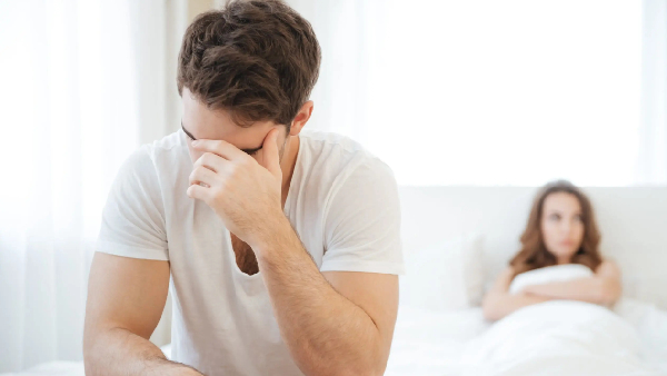 Relationship Coach Reveals 10 Habits That Secretly Weaken Men