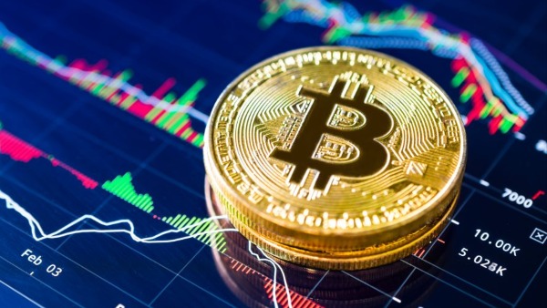 Bitcoin price drop Bitcoin below 100000 crypto market news cryptocurrency selloff BTC price analysis Bitcoin correction risk-off sentiment crypto volatility digital assets decline Bitcoin market update crypto investors cautious crypto price trends Bitcoin support level Bitcoin 2025 news global crypto market Bitcoin trading analysis 100000 2025