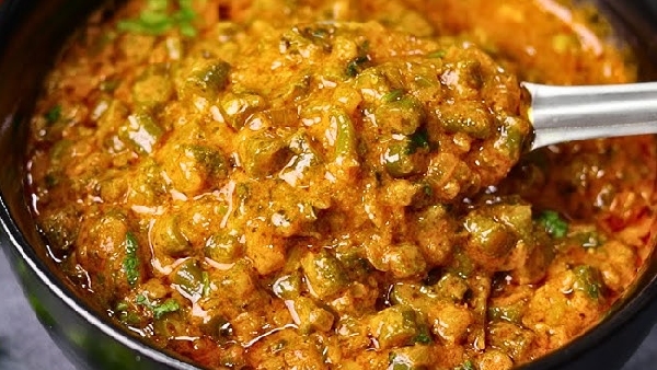 Perfect Side Dish for Chapati Restaurant Style Beans Gravy Curry Recipe in Telugu