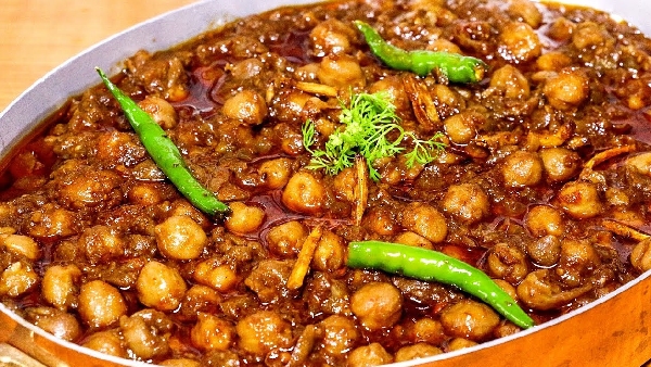 Best Side Dish for Puri and Chapati Restaurant Style Chana Masala Recipe in Telugu