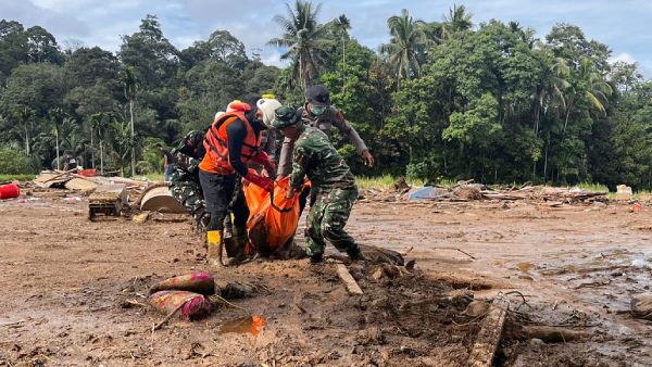 Indonesia Floods and Landslides Claim 442 Lives