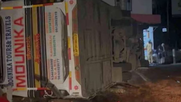 4 Sabarimala pilgrims from Andhra Pradesh were injured after a tourist bus overturned near Pamba