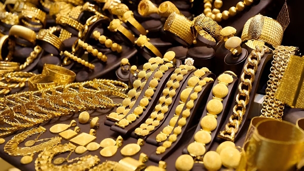 Who Decides Gold Prices Daily Meet the Masterminds Behind Indias Bullion Rates