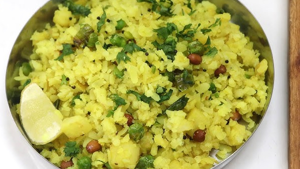 Bored of Idli Dosa Try This Healthy Tasty Breakfast Mumbai Famous Batata Poha Recipe in Just 10 Mins Bored of Idli Dosa Try This Healthy Tasty Breakfast Mumbai Famous Batata Poha Recipe in Just 10 Mins
