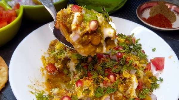 Crispy Creamy and Delicious Street Style Dahi Samosa Chaat Recipe in Telugu