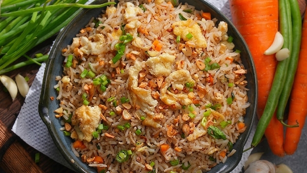 No Sauces Needed Sizzling Spicy and Simple Garlic Chili Egg Fried Rice Recipe in Telugu