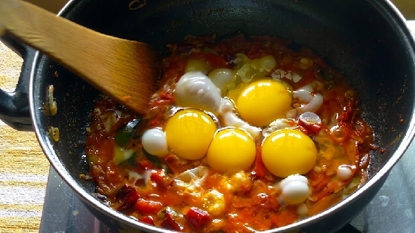 Egg Tomato Gravy Recipe in Telugu The Ultimate Side Dish for Chapati Puri Rice