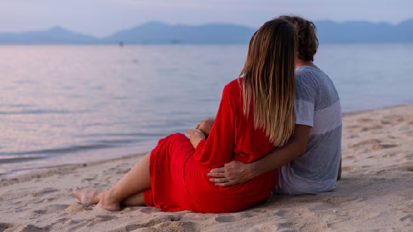 Caught on Camera French Couple Arrested After Broad Daylight Beach Romance in Thailand