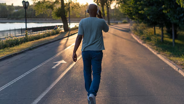 New Study Reveals Surprising Link Between Hearing Loss and Slow Walking New Study Reveals Surprising Link Between Hearing Loss and Slow Walking