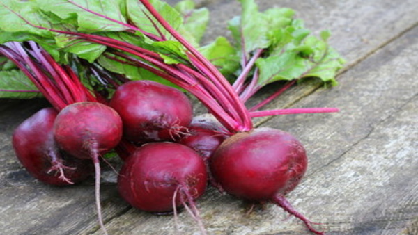 Salad juice or steaming beetroot know which one gives more benefits to health
