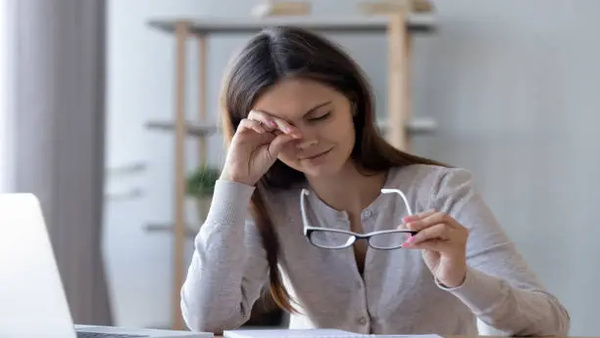 Addiction of mobile screen habit leads to dry eye syndrome Addiction of mobile screen habit leads to dry eye syndrome
