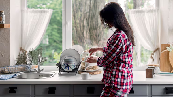 working woman vs house wife who faces more stress and tensions