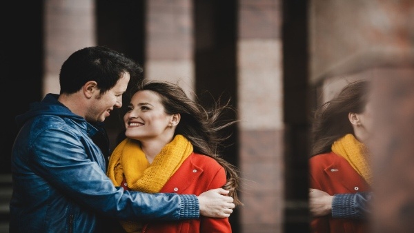 Newly married couple should live together first five years for strong relationship
