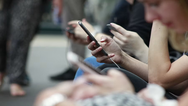 Addiction of mobile screen habit leads to dry eye syndrome Addiction of mobile screen habit leads to dry eye syndrome