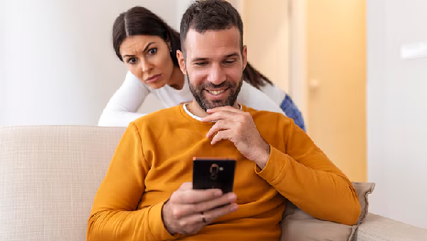 The Danger of Doubt How Secretly Checking Phones Destroys Relationships The Danger of Doubt How Secretly Checking Phones Destroys Relationships