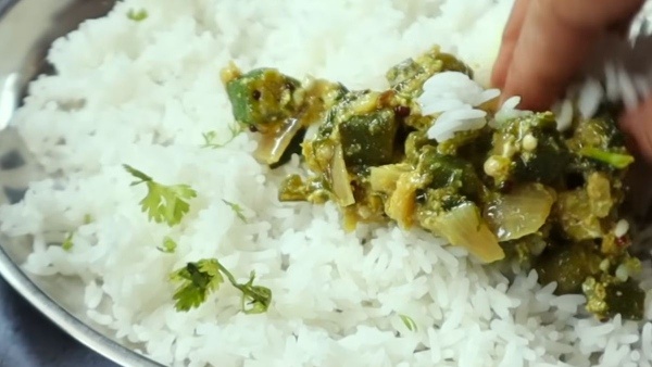 bhindi curry with green chilli and curd combination in a different way
