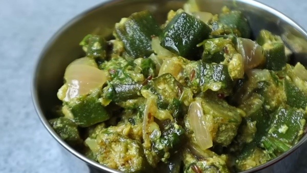 bhindi curry with green chilli and curd combination in a different way