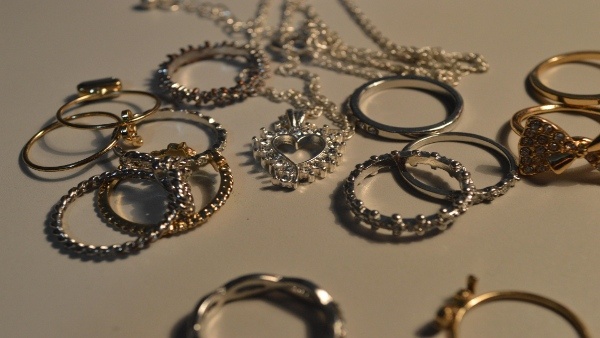 Buying jewelry online Dangerous cadmium increases the risk of cancer and infertility Buying jewelry online Dangerous cadmium increases the risk of cancer and infertility