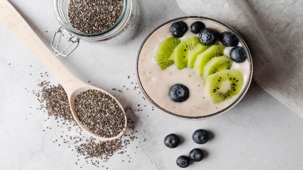 These three healthy breakfasts with chia seeds provide essential nutrients and energy These three healthy breakfasts with chia seeds provide essential nutrients and energy