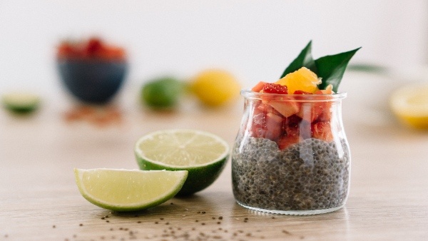 These three healthy breakfasts with chia seeds provide essential nutrients and energy These three healthy breakfasts with chia seeds provide essential nutrients and energy