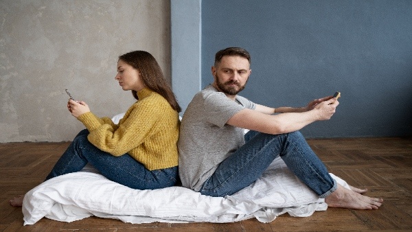 your partner distancing from you mentally Do not ignore these signs your partner distancing from you mentally Do not ignore these signs