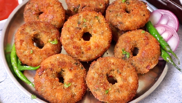 Crispy Egg Vada in 10 Minutes The Ultimate Snack for Rainy Days Recipe in Telugu Crispy Egg Vada in 10 Minutes The Ultimate Snack for Rainy Days Recipe in Telugu