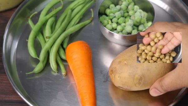 kurma with meal maker potato carrot and batani for chapathi and poori