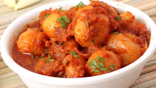 Lasaniya Batata Recipe How to Make Spicy Garlic Infused Gujarati Potato Curry at Home in Telugu Lasaniya Batata Recipe How to Make Spicy Garlic Infused Gujarati Potato Curry at Home in Telugu