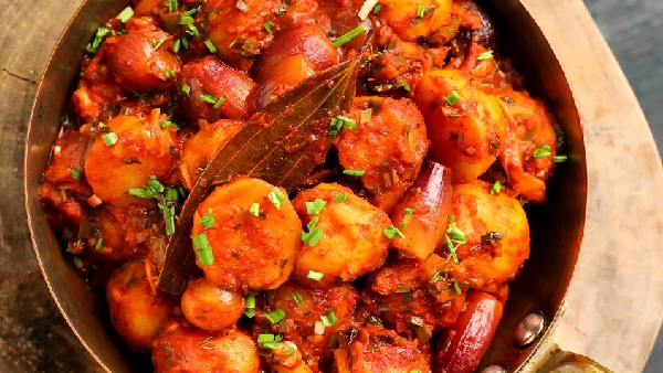 Lasaniya Batata Recipe How to Make Spicy Garlic Infused Gujarati Potato Curry at Home in Telugu Lasaniya Batata Recipe How to Make Spicy Garlic Infused Gujarati Potato Curry at Home in Telugu