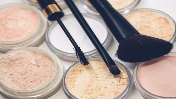 face turning dark and colour change an hour after applying foundation know why face turning dark and colour change an hour after applying foundation know why