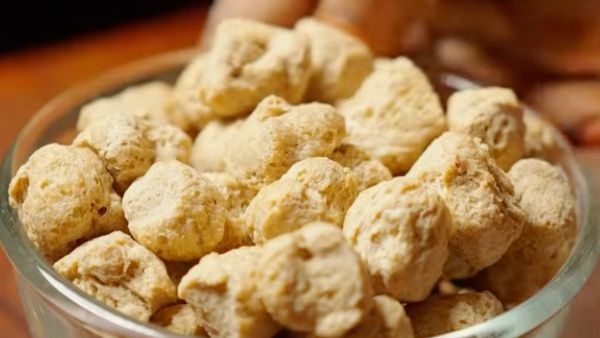 Healthy evening snacks with soya chunks rich protein during rainy season Healthy evening snacks with soya chunks rich protein during rainy season