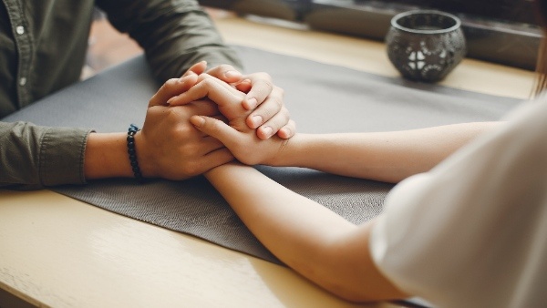 suggestions to determine if a social media relationship is real or not