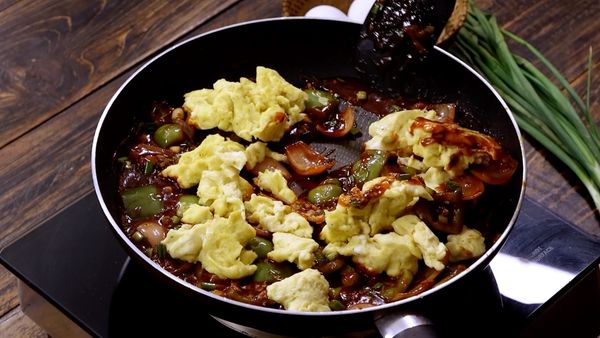 Spicy chilli egg for evening snacks or starter for lunch easy process in telugu Spicy chilli egg for evening snacks or starter for lunch easy process in telugu