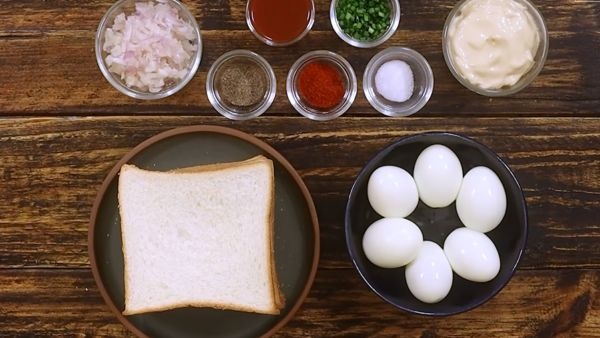 Egg salad sandwich with Mayonnaise sauce spicy flavor for evening snacks Egg salad sandwich with Mayonnaise sauce spicy flavor for evening snacks