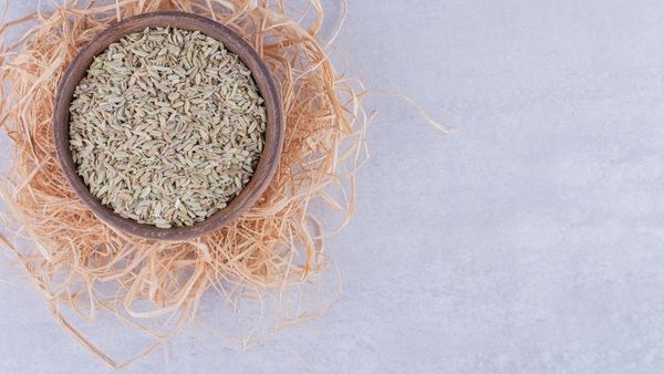 Eating fennel seeds helps alleviate indigestion and excess weight issues