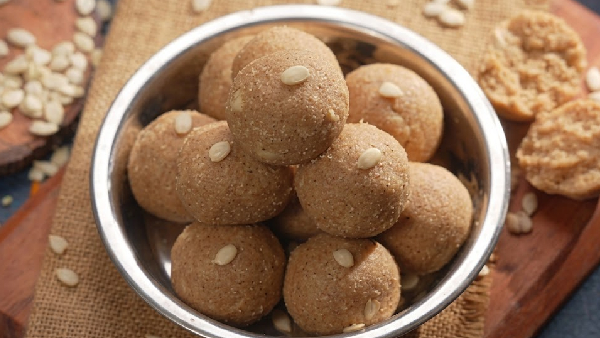 Rakhi Special Sweet Recipe Quick Healthy Godhumapindi Ladoo Recipe at Home in Telugu