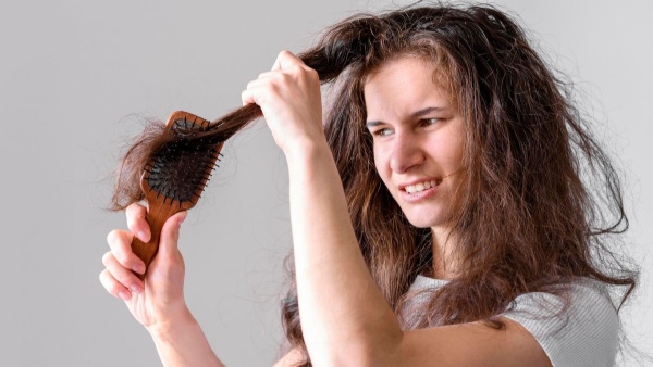 suggestions you should do if you experience sudden hair loss and dandruff suggestions you should do if you experience sudden hair loss and dandruff